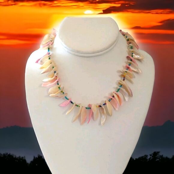 Vtg 80s Pastel Shell Necklace Chunky Mother Of Pearl Seashell Beach Coastal. - Picture 1 of 16